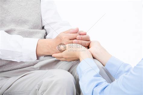 护士捧着老人的手高清图片下载-正版图片501691837-摄图网