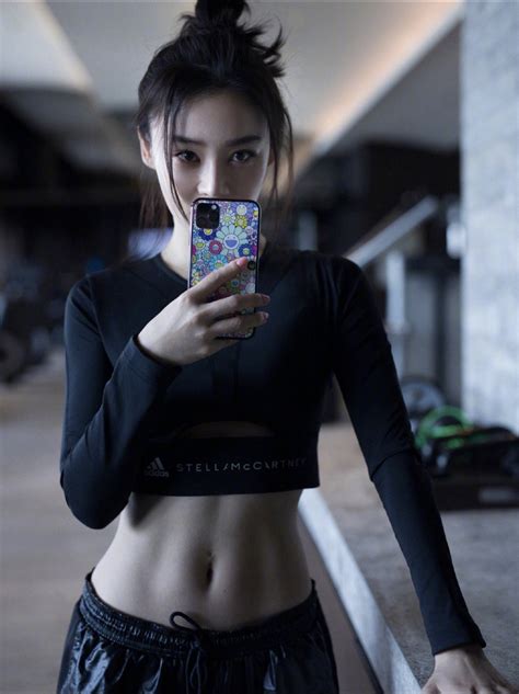 马甲线女图片