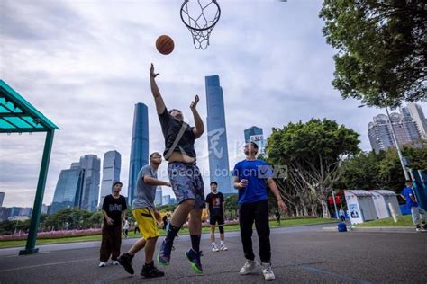 广州：乐享篮球运动-人民图片网