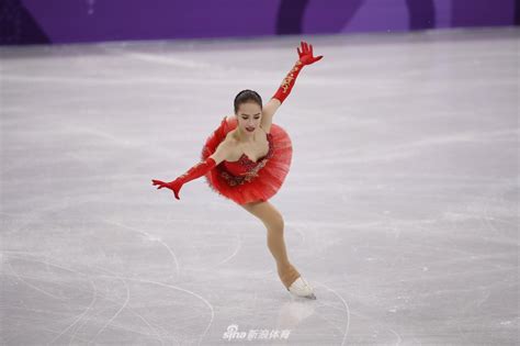 冬奥会花样滑冰女单自由滑的那个穿浅蓝色衣服的韩国选手叫什么？