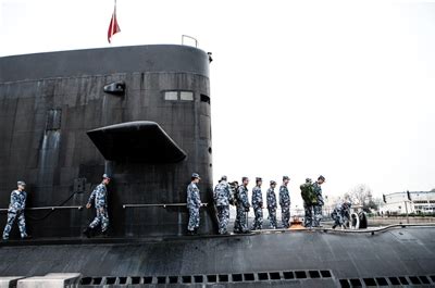 海军潜艇学院某训练基地3000余名新兵进行一场跨昼夜综合演练！_新浪新闻