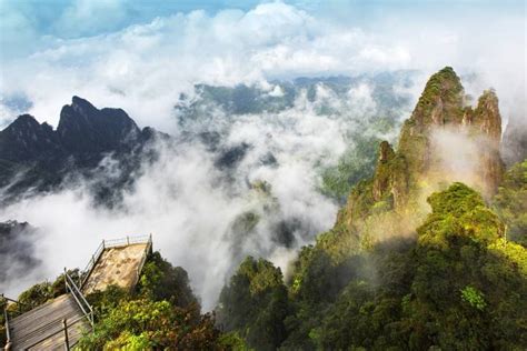 一起去欣赏莽山五指峰的云海奇观之美 - 必经地旅游网