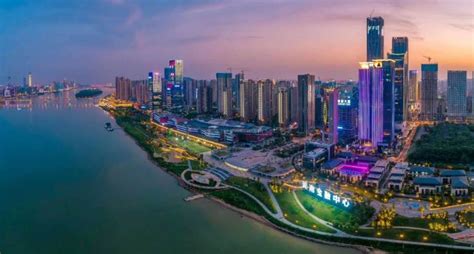 五一商圈游客量创新高、餐饮恢复到2019年以前……长沙市天心区消费市场强劲复苏 - 长沙 - 新湖南