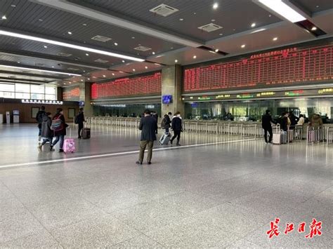 武汉火车站武昌站取票更便捷 10台专用自助取票机“上岗”|取票|火车站|旅客_新浪新闻