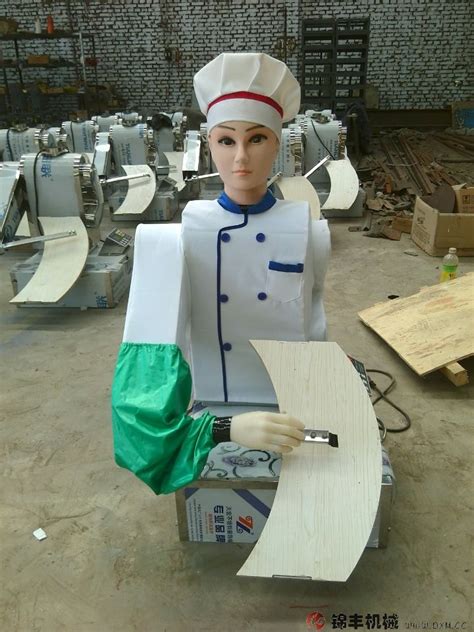 机器人双刀刀削面机-食品机械系列-产品中心-林州市龙山区龙安厨具城