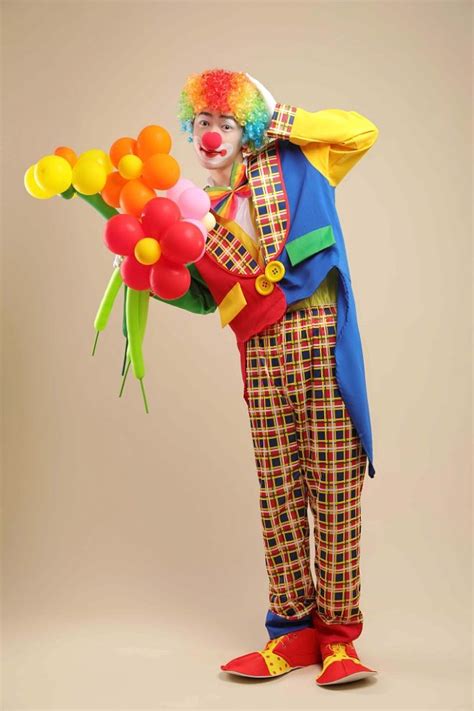 愚人节街头艺人马戏团面具小丑人物摄影图