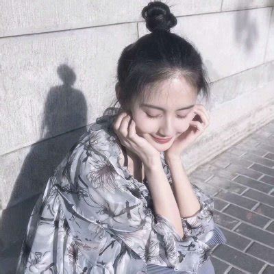 温柔丸子头像女生