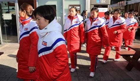 朝鲜姑娘们到韩国平昌 为朝冬奥代表团打前站(图)|韩国平昌|朝鲜|女子冰球_新浪新闻