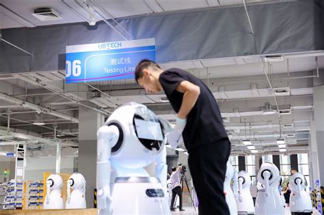 优必选重庆公司Cruzr机器人在两江新区下线