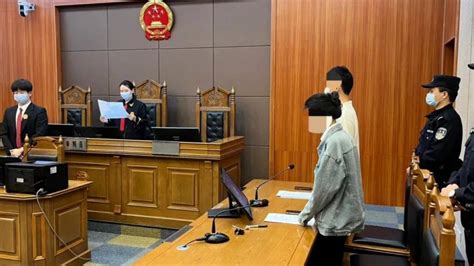 12岁女孩遭父母长期家暴，法院发出人身安全保护令_凤凰网视频_凤凰网