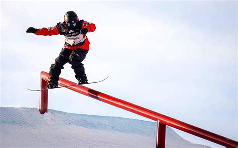 《带你一起看冬奥》 高难度旋转、跳跃中展示技巧与创意_坡面_滑雪_动作