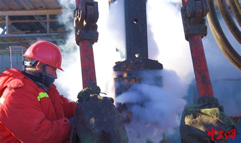 新疆克拉玛依油田60年累计生产原油超过3亿吨|克拉玛依油田|生产原油_新浪财经_新浪网