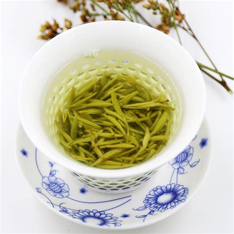 【雅安黄茶】雅安黄茶如何喝_喝雅安黄茶的好处与功效及禁忌_绿茶说