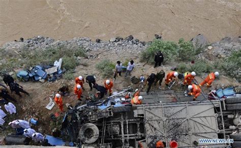 西藏旅游大巴与两车相撞后坠崖 致44人遇难 - 济宁新闻网