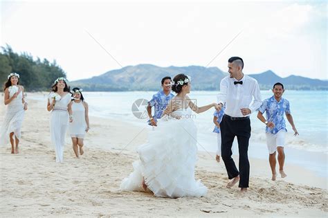 新娘在海滩举行婚礼高清图片下载-正版图片502021048-摄图网