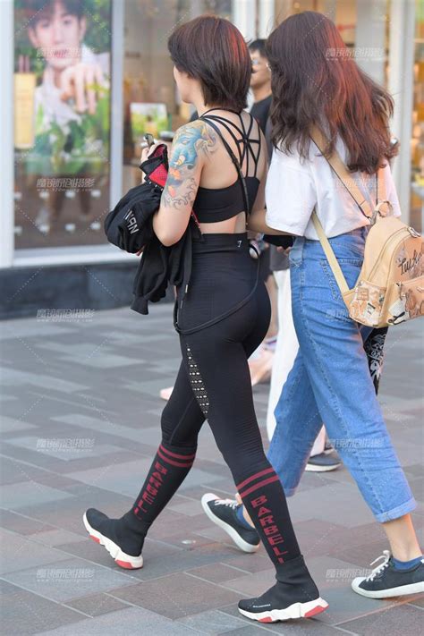 她的背影图片