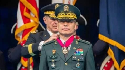 核查：韩国陆军参谋长就职仪式在美国举办？_凤凰网