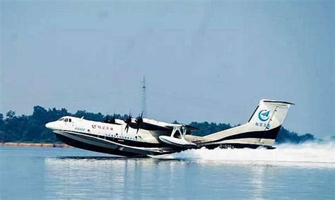 “鲲龙”AG600水上首飞成功 为我国首款大型水陆两栖飞机 | 北晚新视觉