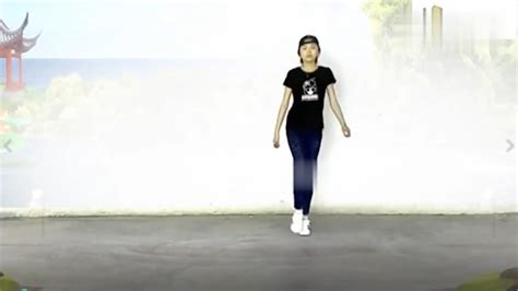萌妹子跳时尚流行广场舞《下个路口见》舞姿优美_凤凰网视频_凤凰网