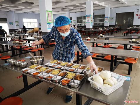 临沂白沙埠中学：开学第一餐，学校的饭菜还是那么香-在临沂