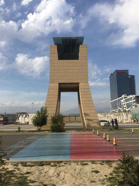 新疆霍尔果斯：国门变迁见证口岸发展