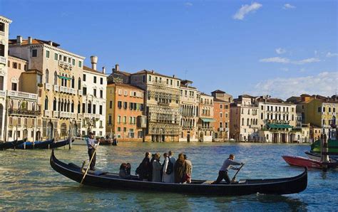 威尼斯的大运河有船只和建筑物高清图片下载-正版图片503443327-摄图网