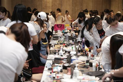 各大媒体报道2016深圳时装周首脑化妆造型团队！ - 首脑美容美发化妆美甲学院