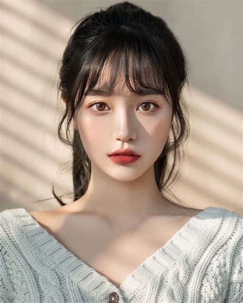 刘海直发甜美女生头像
