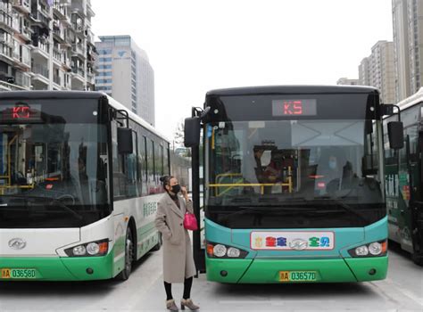 跨省公交828路换新车，为何有乘客“不买账”_车辆