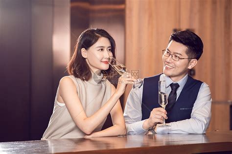 熊黛林酒吧约会图片