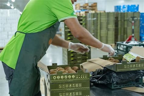 掌控全产业链 这家中国最大的水果零售经营商登陆港股资本市场 | Foodaily每日食品