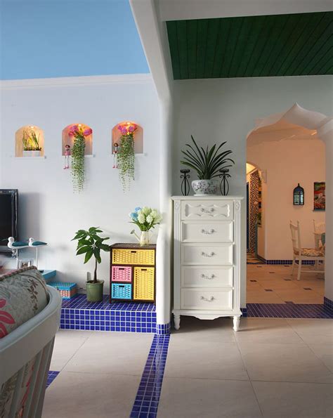三居地中海浪漫风格135平家居过道储物柜植物装修效果图