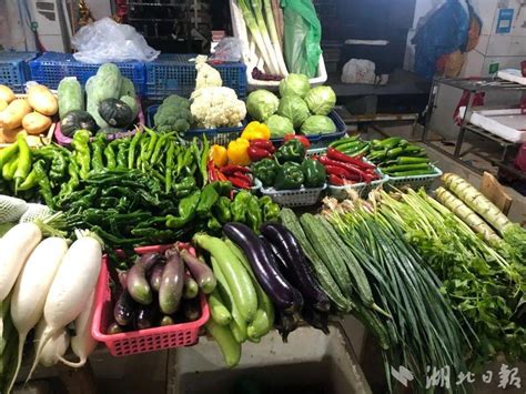 记者探访白沙洲四季美两大批发市场，货运畅通，多种蔬菜价格稳中有降