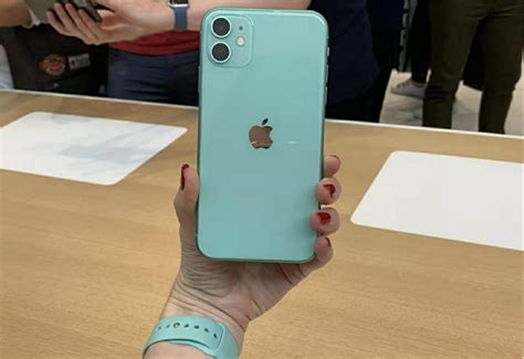 颜值终于起来了，iPhone 11的绿色紫色卖到加价销售__财经头条