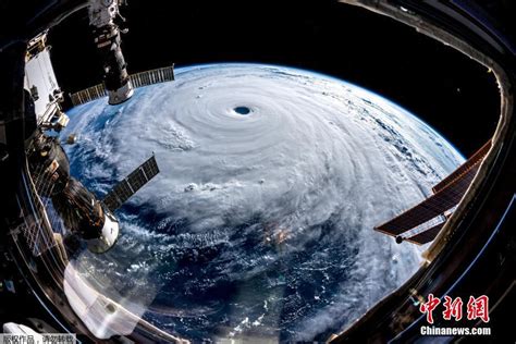 国际空间站拍到超强台风“潭美”移动画面 直扑日本