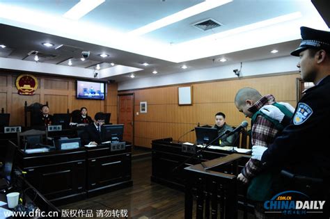 "安医大图书馆杀人案"二审 被告人当庭下跪谢罪[3]- 中国在线