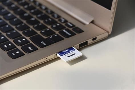 内存卡怎么插在电脑上？