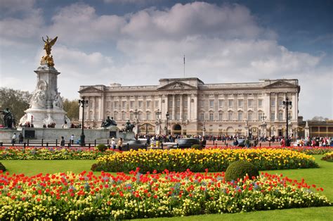 Visit Buckingham Palace | Timings, Directions, Tips & More