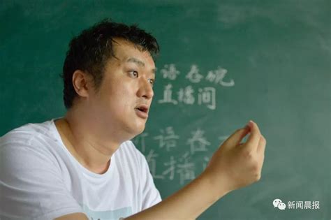 北大高傲硕士求职，求职前放弃了清华教师，被张绍刚与众老板说哭_腾讯视频