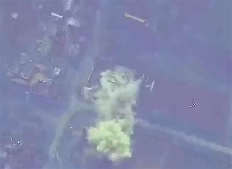 俄军“外科手术式”打击乌军指挥所：无人机引导下 炮弹精准命中