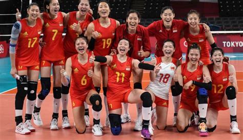 直播回放：2021-2022中国女排超级联赛小组赛 上海光明优倍3-0辽宁华君