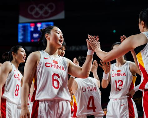刚刚，中国女篮逆转日本夺冠！