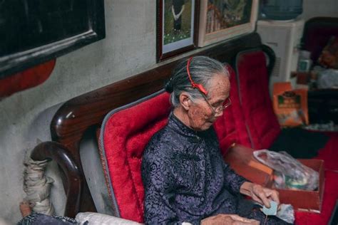 广西最大的绣球博物馆，90岁老奶奶飞针走线，藏着一代代人的情怀