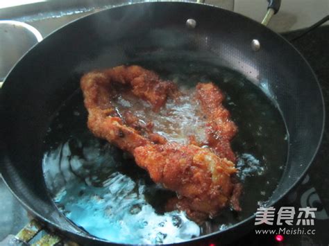 米粉炸鸡的做法_米粉炸鸡怎么做_美食杰