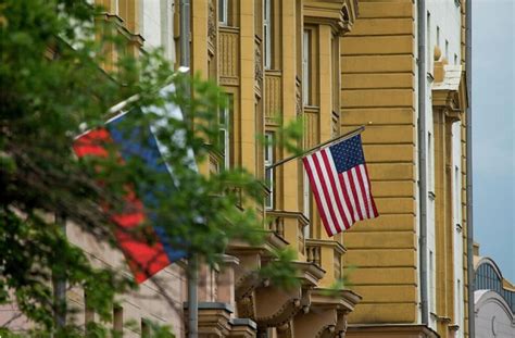 美国驻俄罗斯大使：美驻俄使馆8月起无法提供全面的领事服务_手机新浪网