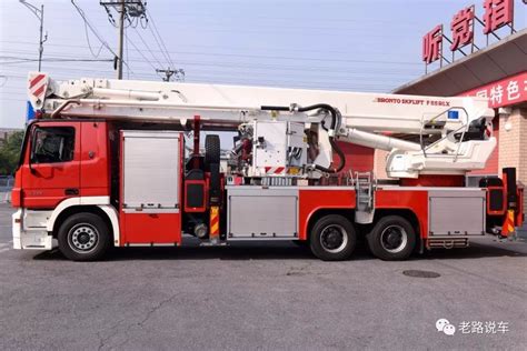 半挂云梯车是特色 解析北美各类型高空救援消防车 重型车网传播卡车文化 关注卡车生活