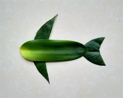 儿童简单漂亮手工贴画图片 用树叶和豆子DIY鲨鱼做法 肉丁儿童网