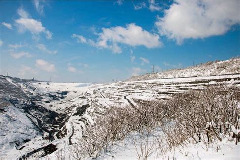 攀登雪山山顶高清图片下载-正版图片600342930-摄图网