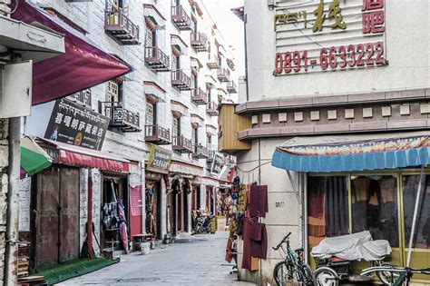 【年味西藏】镜头下的藏历新年拉萨街景|摄影|人文/纪实摄影|CChrisZhang - 原创作品 - 站酷 (ZCOOL)