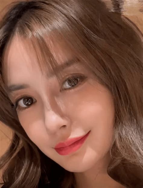 怼脸甜美女生头像